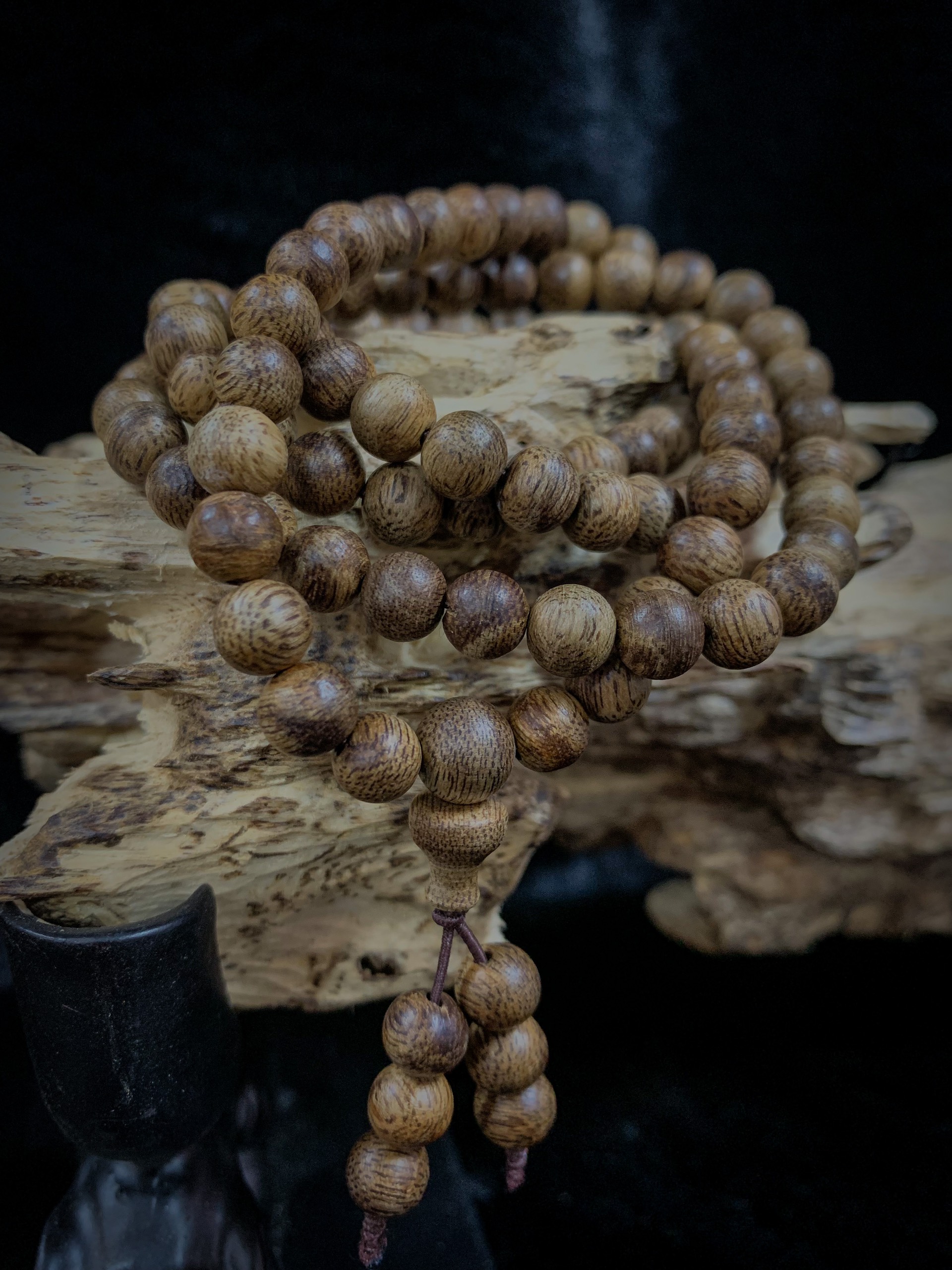 Vòng tay trầm hương